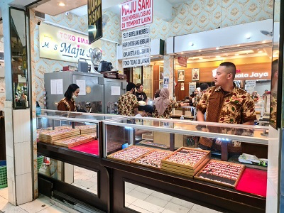 Toko Emas Maju Sari Interior